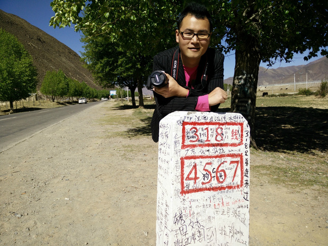 途径318国道4567里程碑和松赞干布出生地.