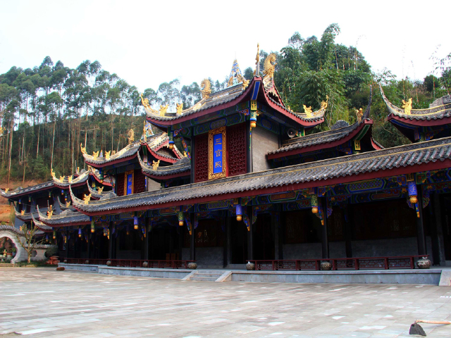 道教西派祖庭乐山紫霞宫参观游览,通过宫观居士的专业介绍,了解博大精
