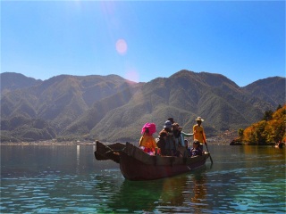 云南瀘沽湖跟團還是自由行_云南瀘沽湖最適合旅游的季節(jié)_云南瀘沽湖旅游組團