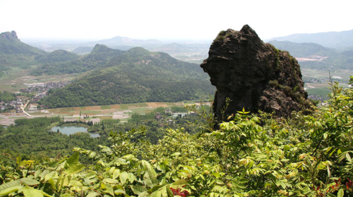 马仁奇峰景区位于繁昌县孙村镇境内,处繁昌县,铜陵县,南陵县三县交界
