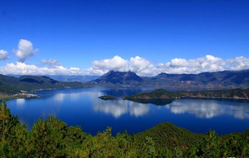 泸沽湖全景图           