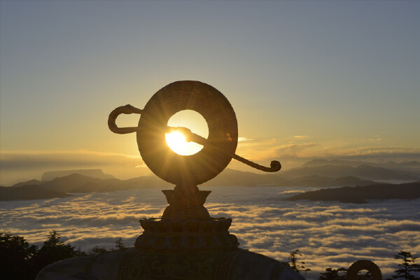 峨眉山4月天气怎么样_峨眉山穿衣指南_峨眉山