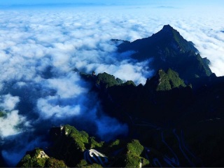張家界天門山玻璃棧道旅游路線_張家界天門山玻璃棧道旅游價(jià)格多少跟團(tuán)_張家界天門山玻璃棧道旅游花費(fèi)一般多少
