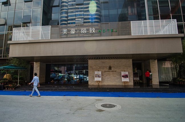 美豪丽致酒店广州珠江新城店坐落于羊城广场的核心区域,从地铁口出来