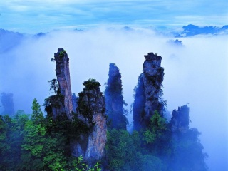 張家界天門山玻璃棧道旅游路線_張家界天門山玻璃棧道旅游價(jià)格多少跟團(tuán)_張家界天門山玻璃棧道旅游花費(fèi)一般多少