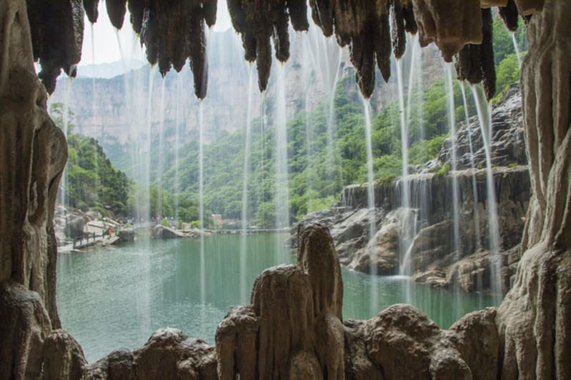 八里沟水帘洞的溶洞奇景