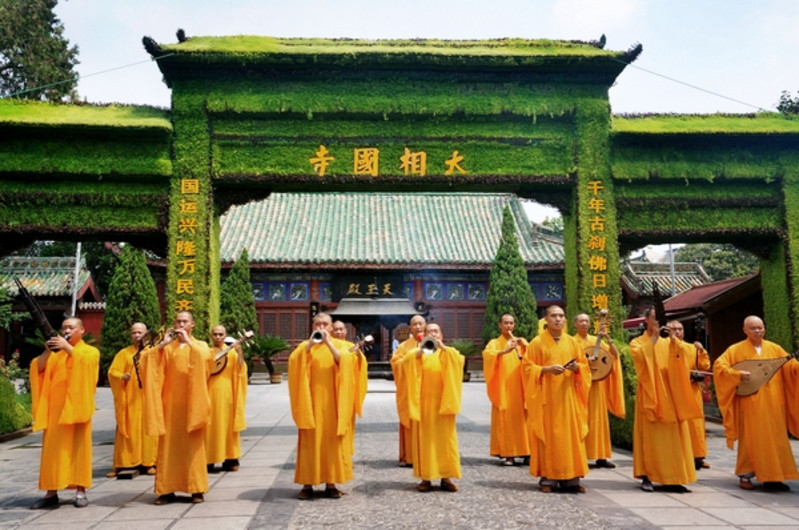 位于著名的文化历史名城,八朝古都开封市中心,大相国寺历史悠久,是