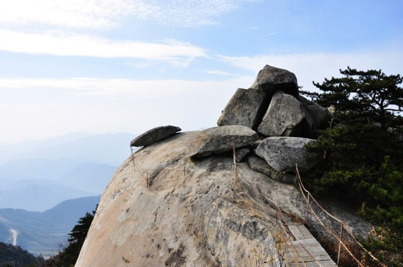 罗田大别山薄刀峰景区      