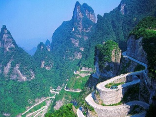 張家界天門山玻璃棧道旅游路線_張家界天門山玻璃棧道旅游價(jià)格多少跟團(tuán)_張家界天門山玻璃棧道旅游花費(fèi)一般多少