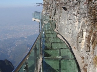 張家界天門山玻璃棧道旅游路線_張家界天門山玻璃棧道旅游價(jià)格多少跟團(tuán)_張家界天門山玻璃棧道旅游花費(fèi)一般多少