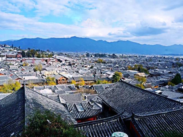  昆明-大理-丽江4日游>0购物 温泉酒店 洱海骑行bbq 下午茶 民谣歌手