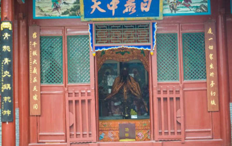 两侧配殿之一,祖堂大文殊殿,是显通寺的第二重大殿.