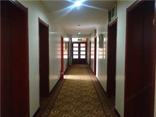 hotelPic
