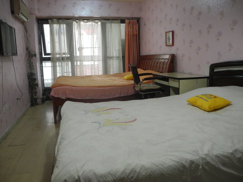 hotelPic