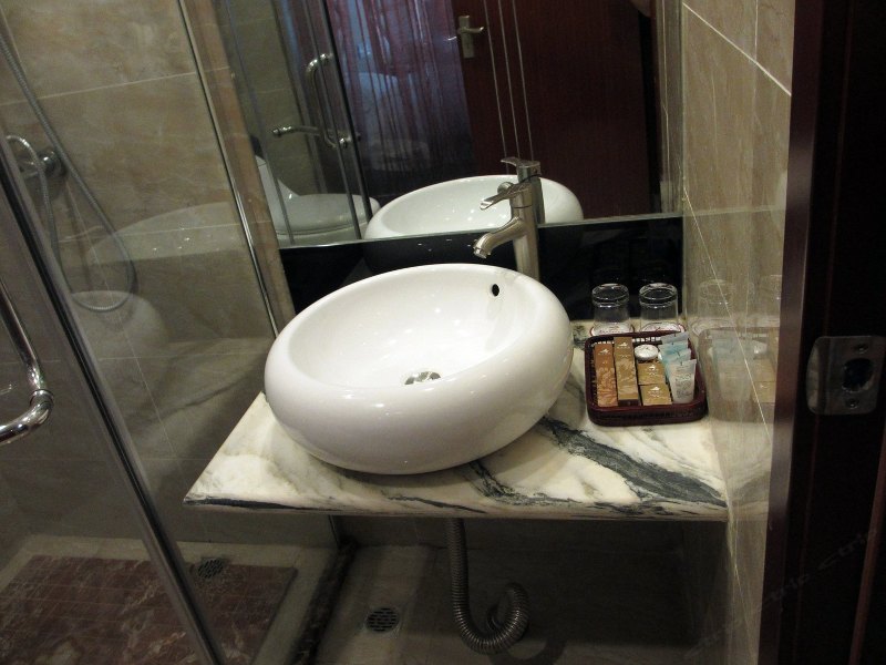 hotelPic