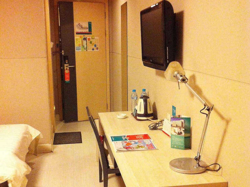 hotelPic