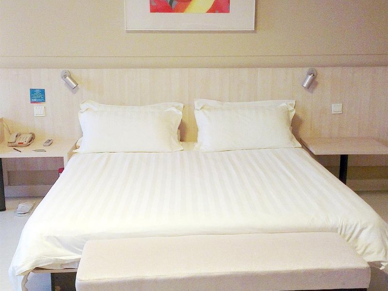 hotelPic