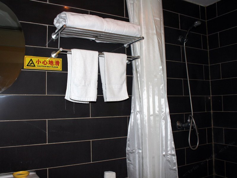 hotelPic