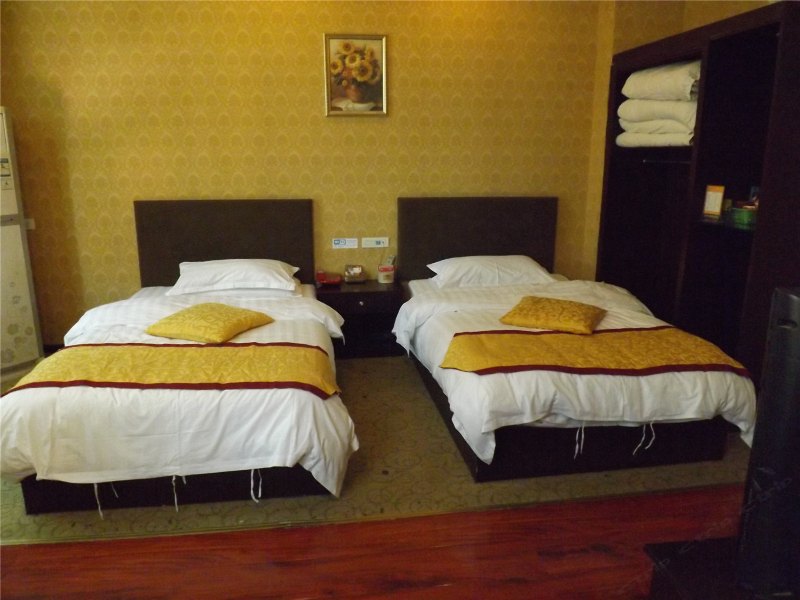 hotelPic
