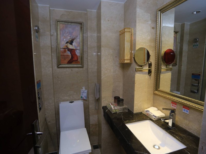hotelPic