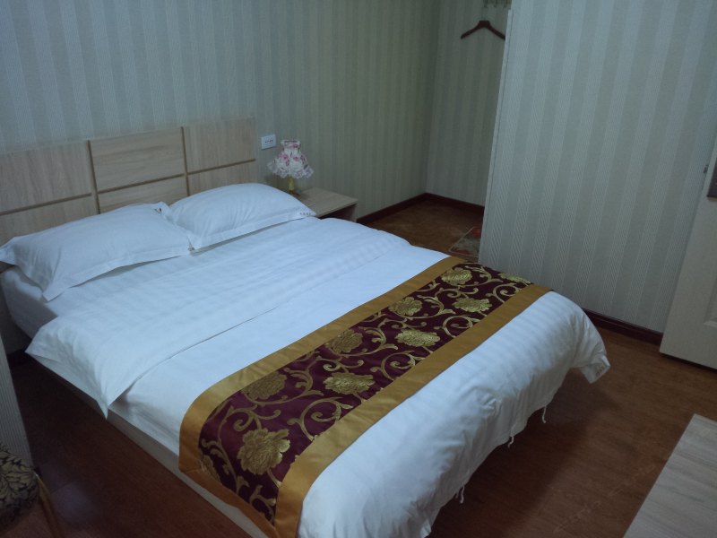 hotelPic