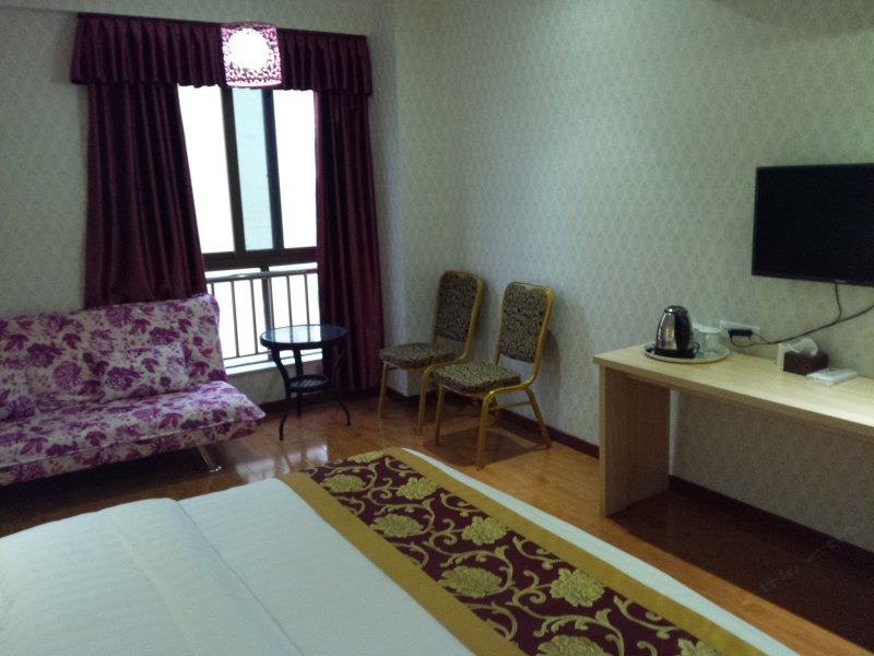 hotelPic
