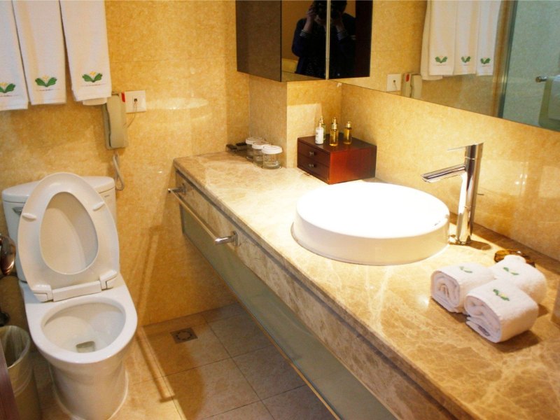 hotelPic