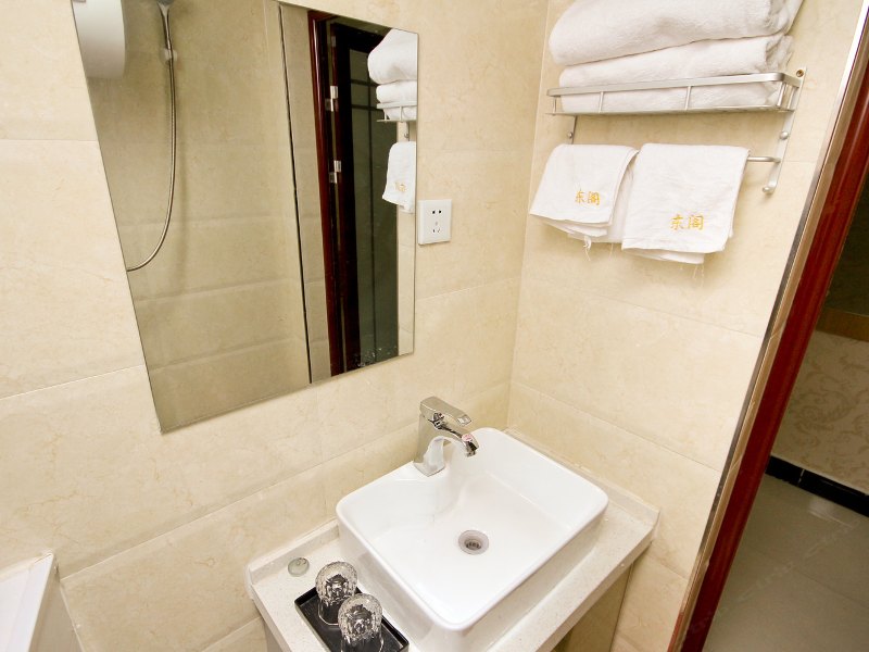 hotelPic