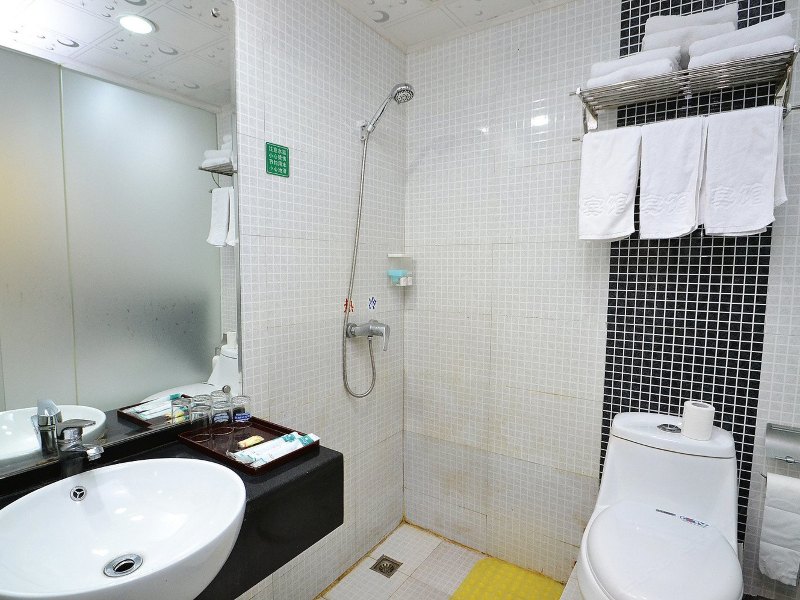hotelPic