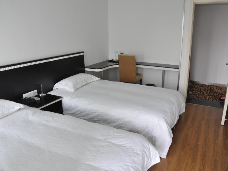 hotelPic
