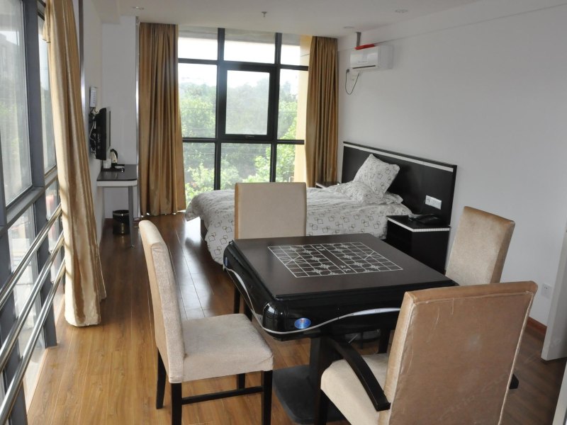 hotelPic