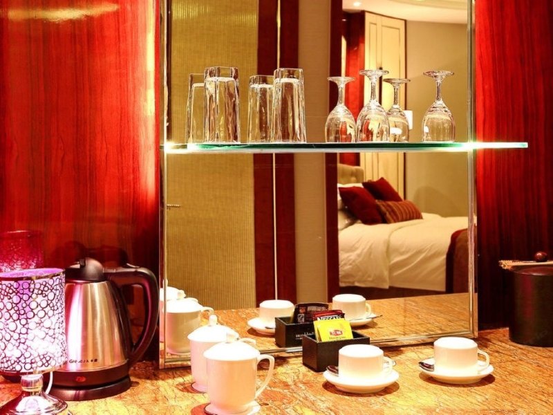 hotelPic