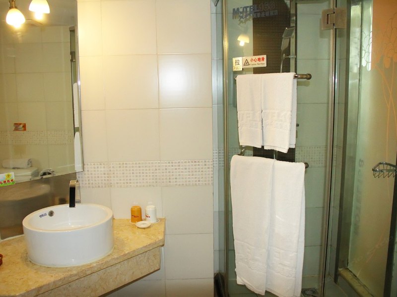 hotelPic