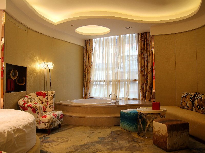 hotelPic
