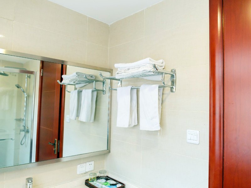hotelPic