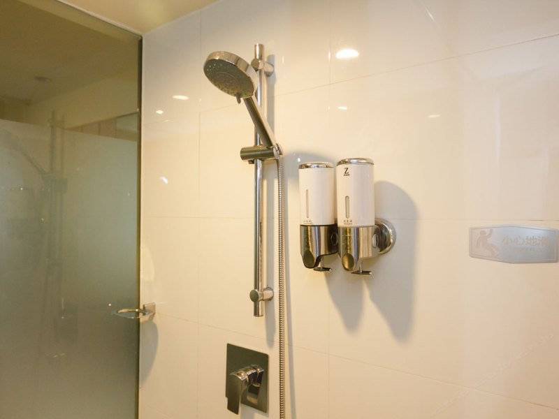hotelPic