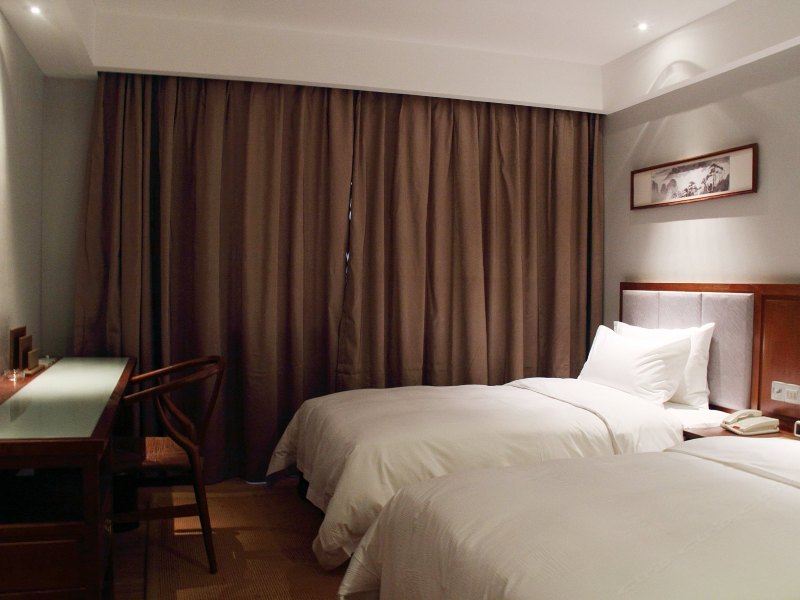 hotelPic