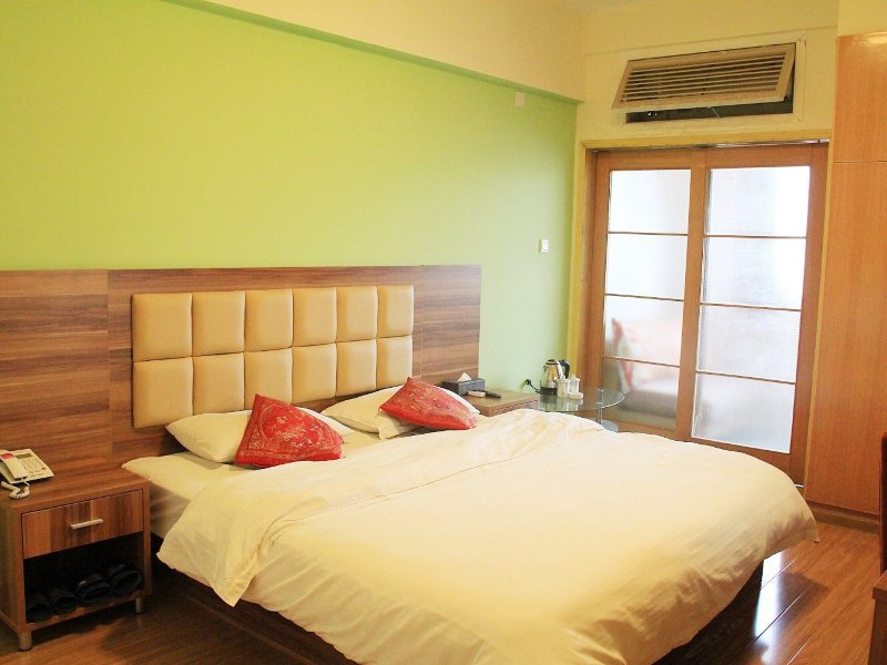 hotelPic
