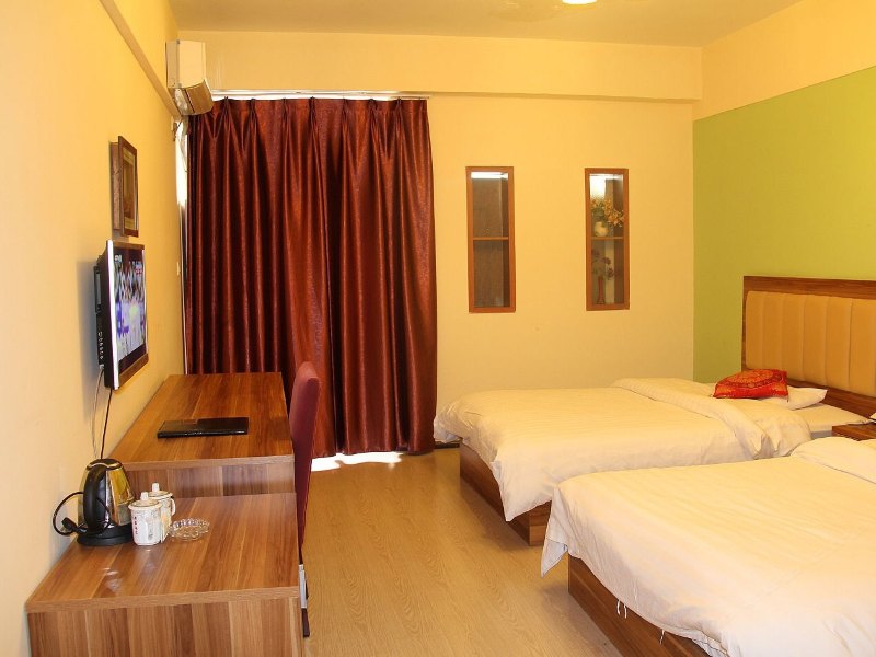 hotelPic