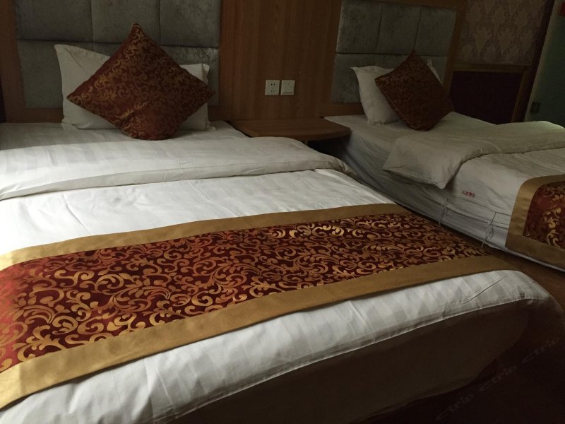 hotelPic