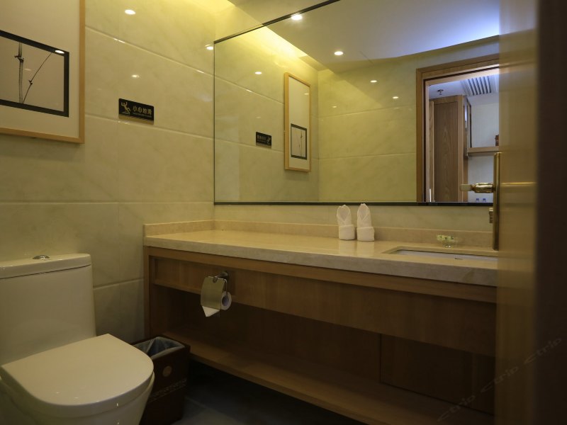 hotelPic