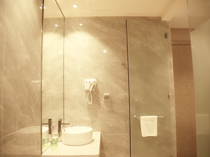 hotelPic