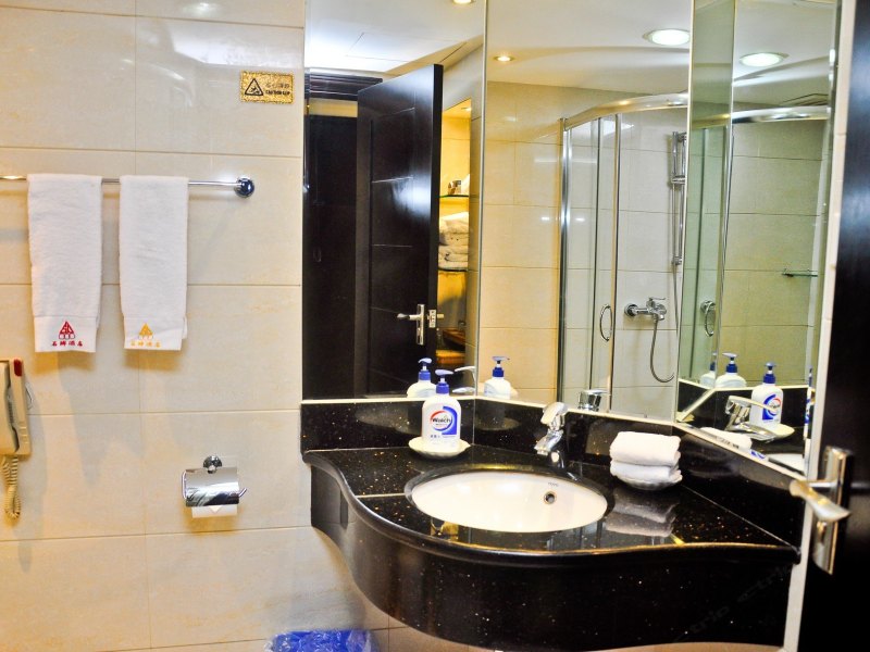 hotelPic