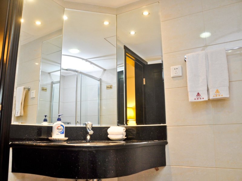 hotelPic