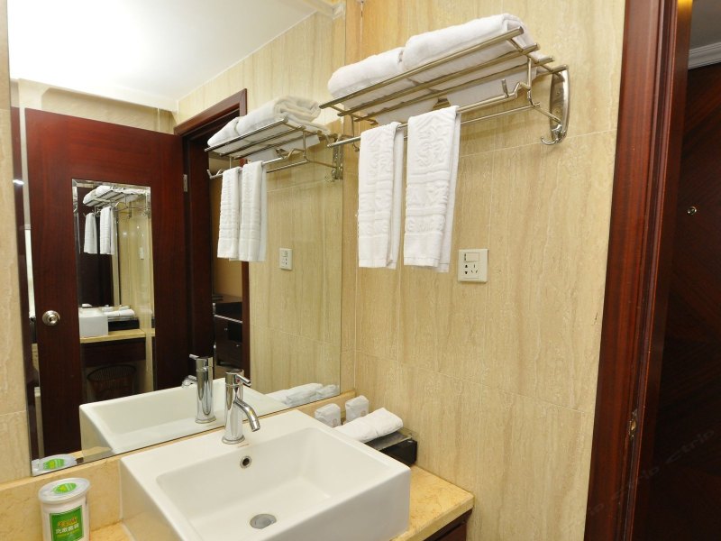 hotelPic