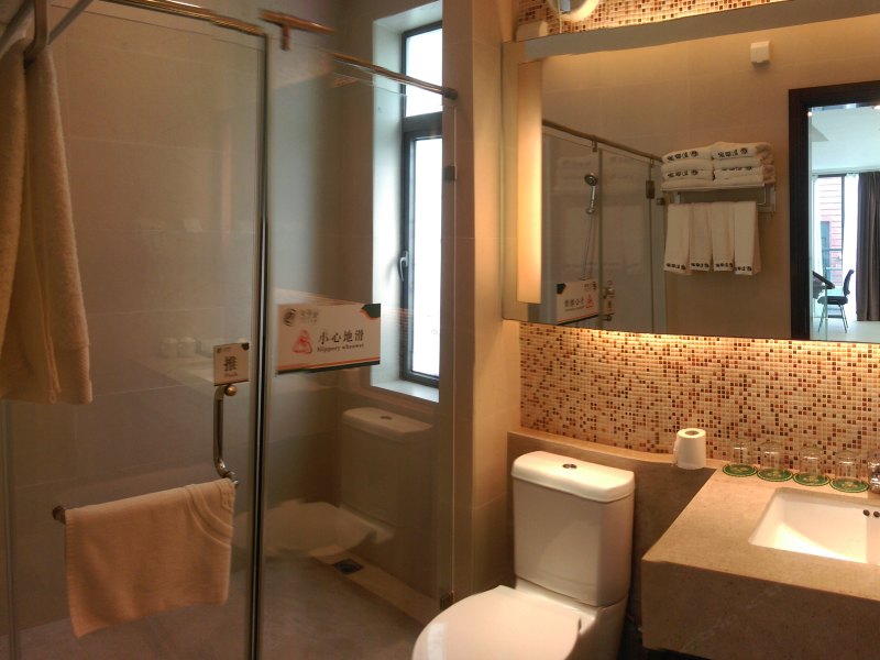 hotelPic