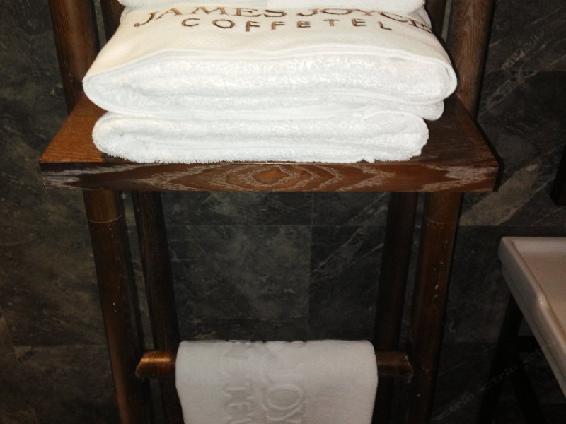hotelPic