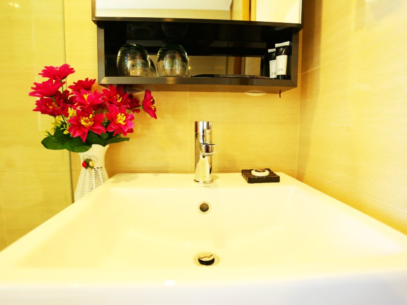 hotelPic