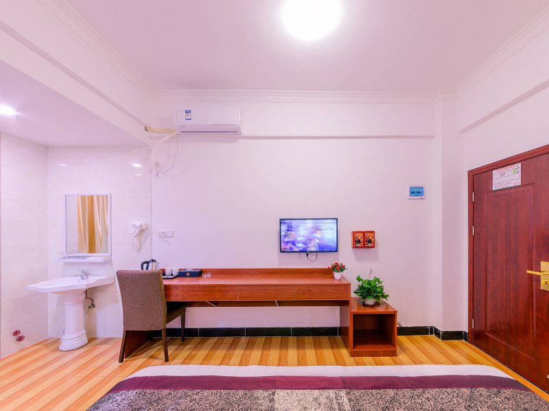 hotelPic
