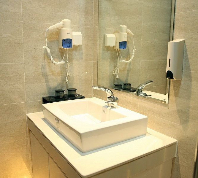 hotelPic